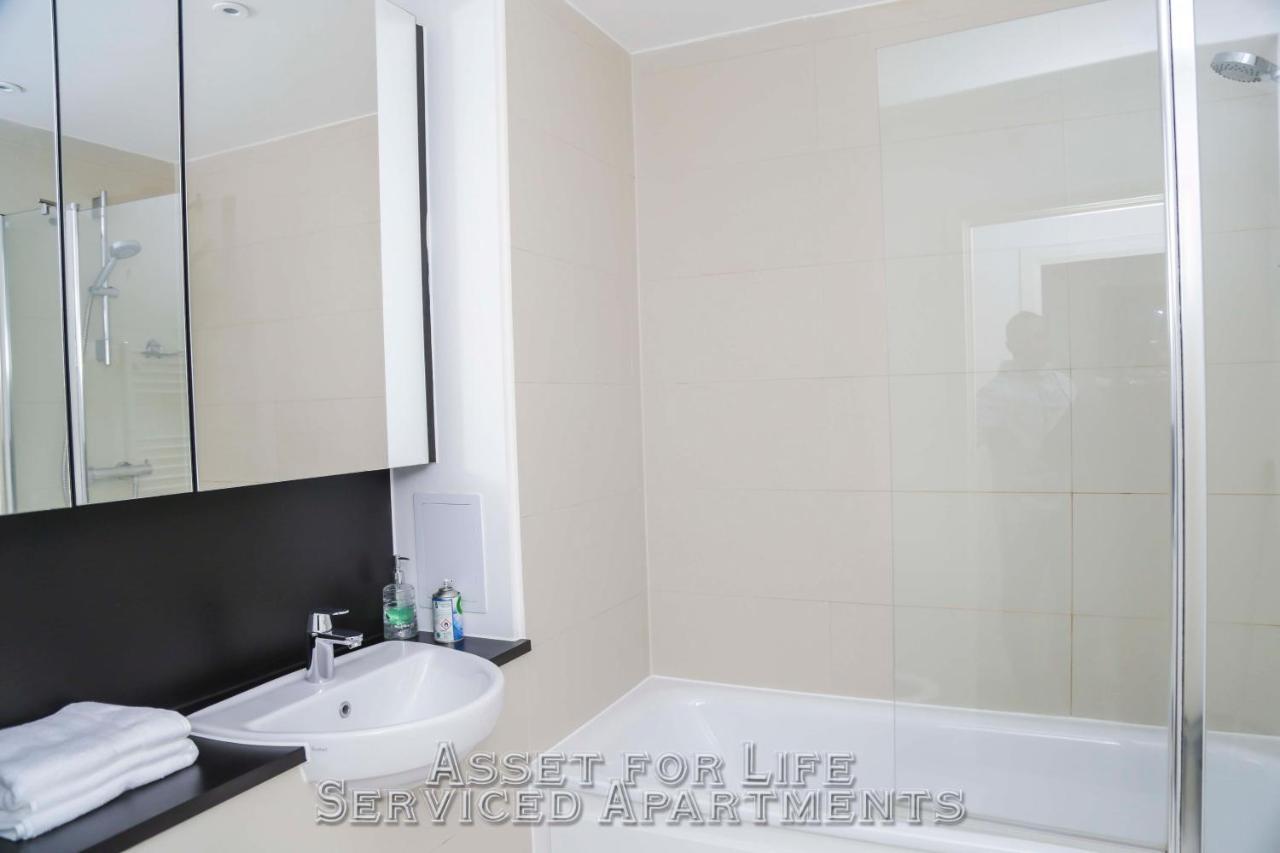 Pontoon Dock Key Workers Apartment Londra Exterior foto