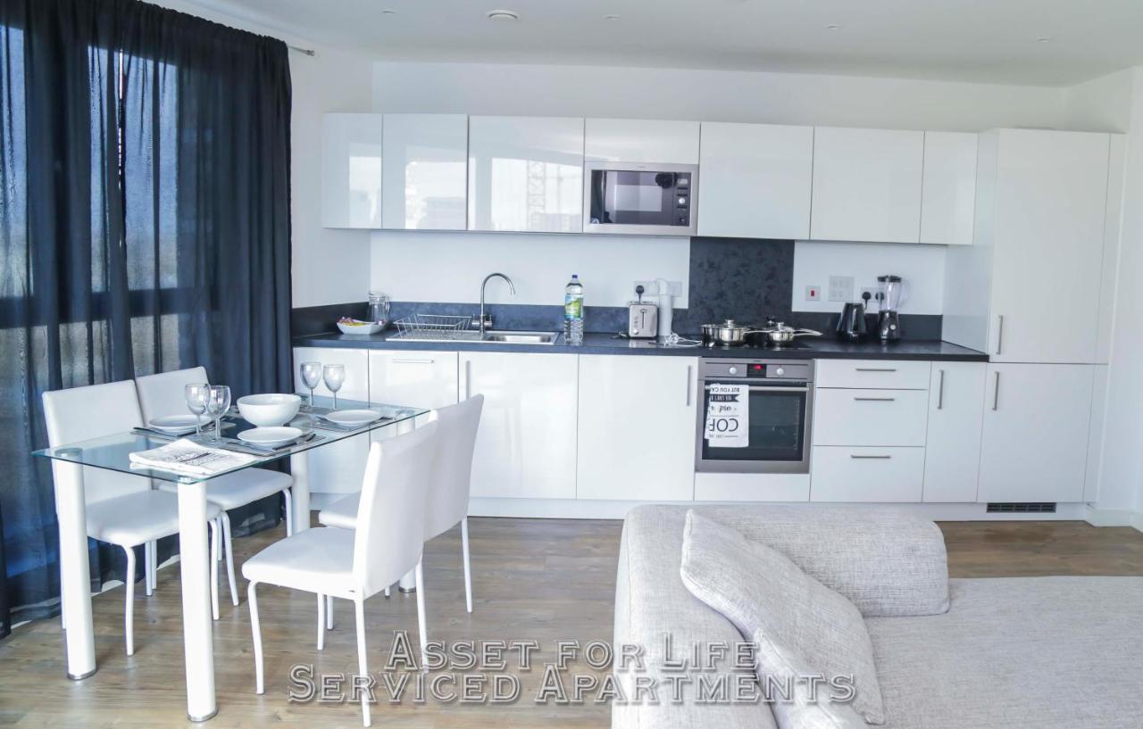 Pontoon Dock Key Workers Apartment Londra Exterior foto