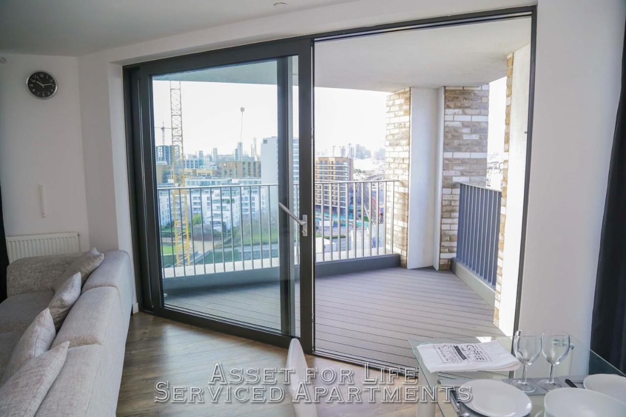 Pontoon Dock Key Workers Apartment Londra Exterior foto